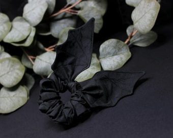 Bat scrunchie, black bat wings scrunchie with branch patterns / black scrunchie, goth scrunchie, witchy scrunchie, demon wings