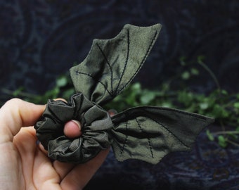 Bat scrunchie, grey-green bat wings scrunchie / dragon scrunchie, dragon wings scrunchie, witchy scrunchie, goth scrunchie