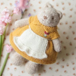 Gestricktes Bären Spielzeug im Kleid - Waldtier Spielzeug - Stofftier Teddybär Puppe für Babyparty, Mädchen Geburtstag oder Weihnachtsgeschenk