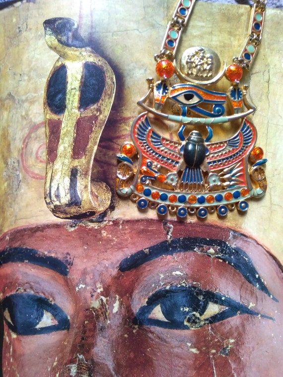 Egyptian "pectoral Tutankhamun" necklace-Egypt rev