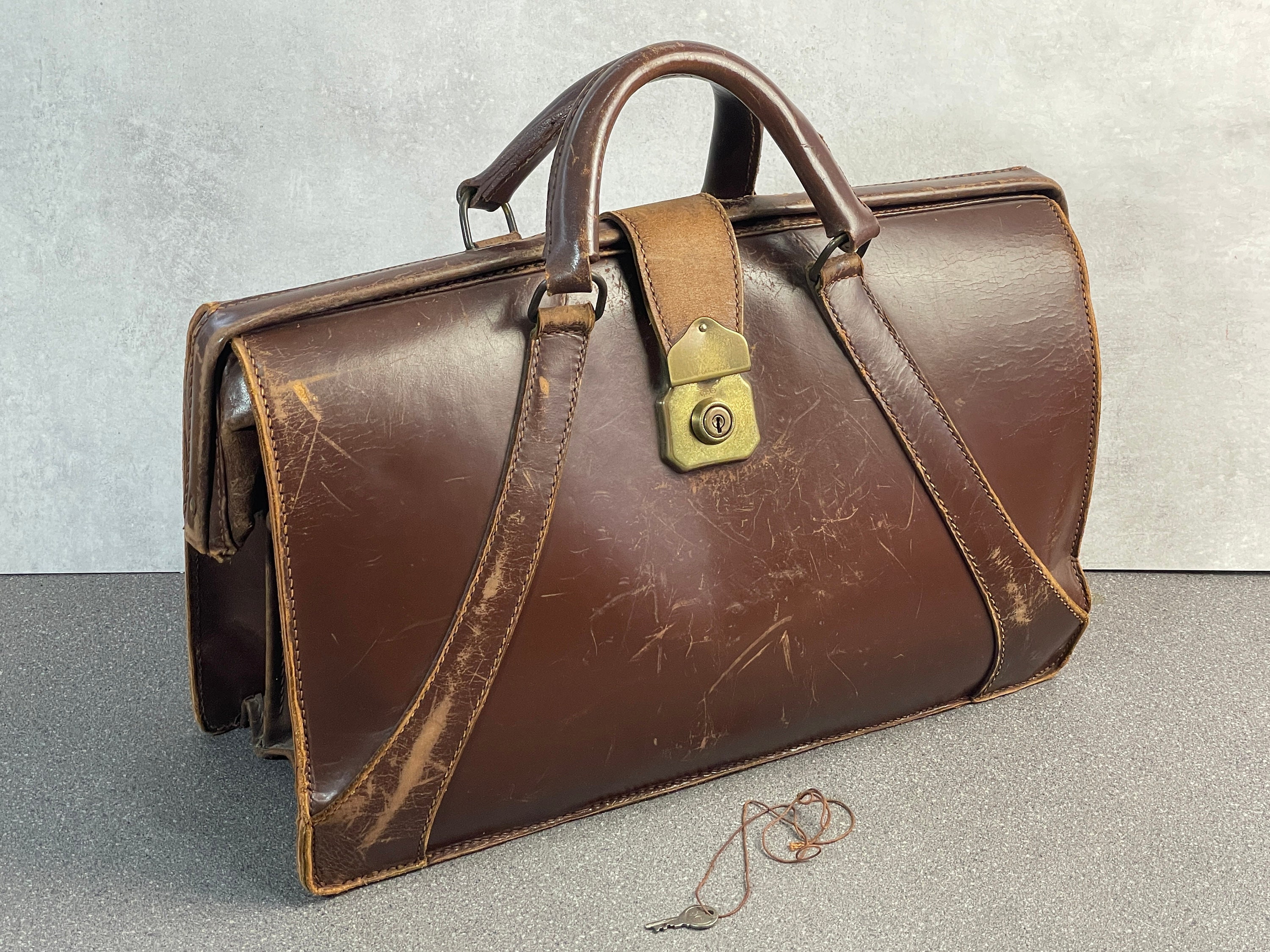 BARROW & HEPBURN Gladstone Leather Briefcase / Doctor-Lawyer