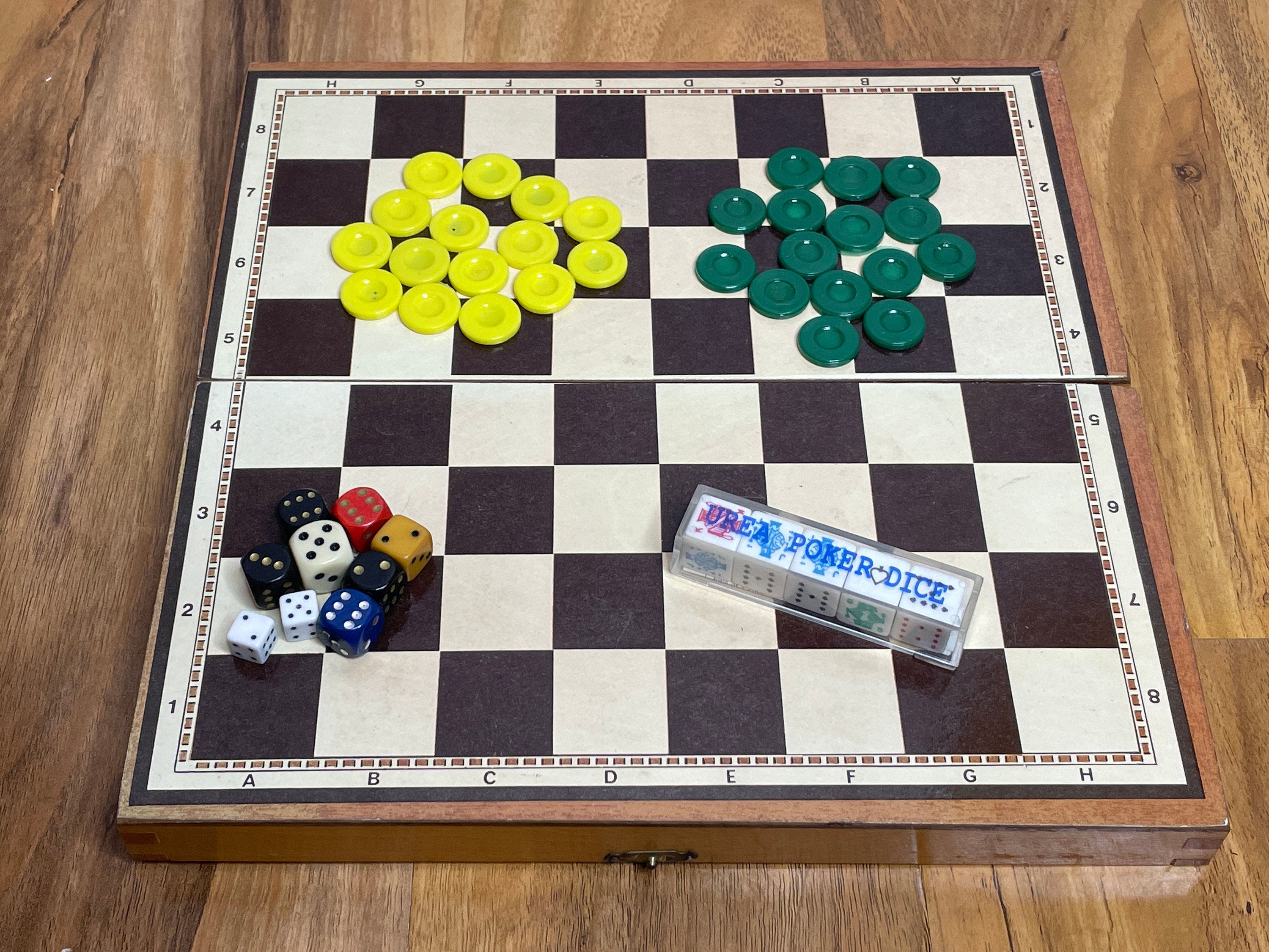 STL file Chessboard Dice Tray・Model to download and 3D print・Cults