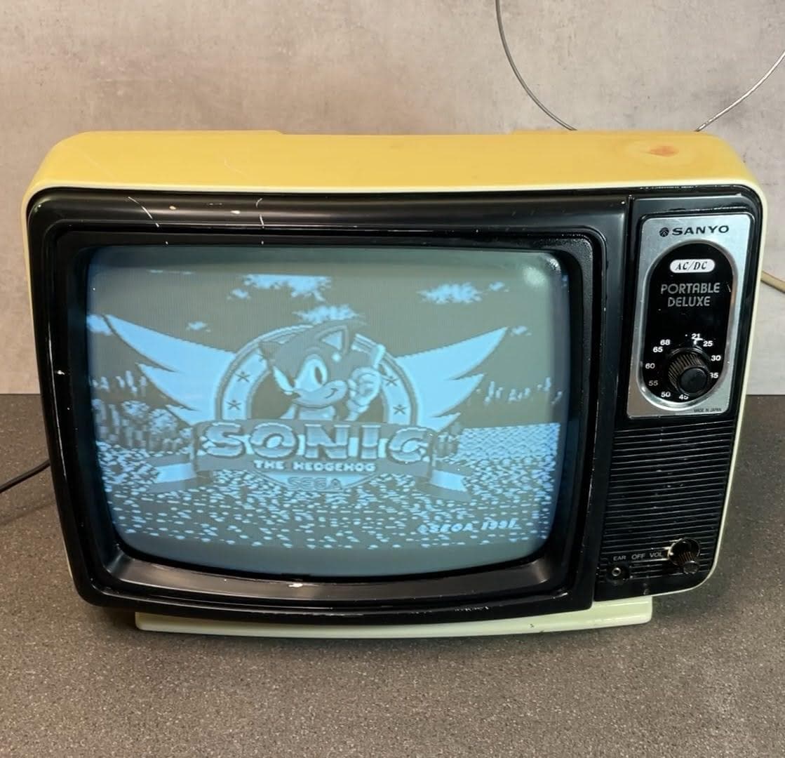 Sanyo 12-T280 Portable Black & White CRT TV Retro Gaming Screen