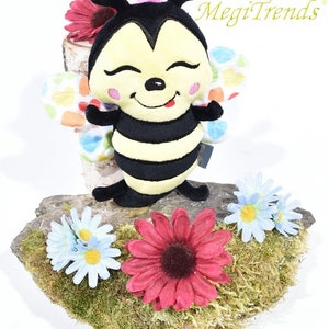 2x BEE in the hoop ITH 5x7&quot; with 5x flowers digital embroidery design