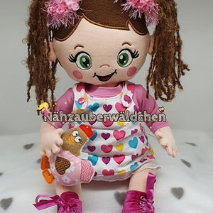 1. SET 12x bambolina 16x26 ITH nel telaio + sciarpa per pannolini biberon nuvola peluche 46 file da ricamo bambola nel telaio 6x10"