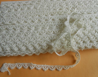 Unotrim 1.25" Ivory Floral Scalloped Edge Embroidery Venice Lace Trim By Yard Unotrim 1.25" Ivory Floral Scalloped Edge Embroidery Venice Lace Trim By Yard