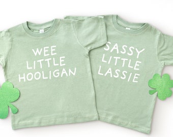 Camisa del día de San Patricio para niños pequeños o niñas Wee Little Hooligan o Sassy Little Lassie Shirt