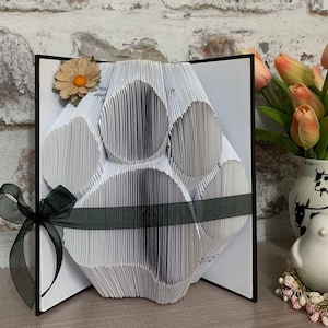 Book folding pattern, Large dog paw, 500 pages