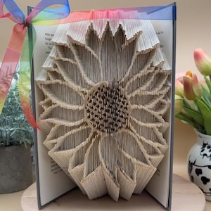 Grande girasole, biglietto d'auguri, regalo di compleanno, amante della natura, fiore giallo, libro piegato, taglio e piega combinati, modello da 400 pagine