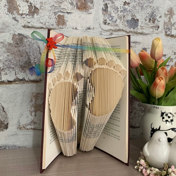 Book folding pattern, Tiny baby feet, 300 pages