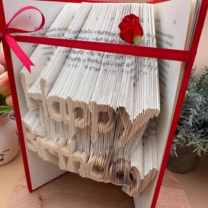 Joyeux anniversaire, carte d'anniversaire de luxe, combinaison coupée et pliée, motif artistique du livre, 400 pages