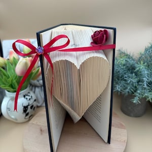 Modello di piegatura del libro, cuore di carta, 300 pagine