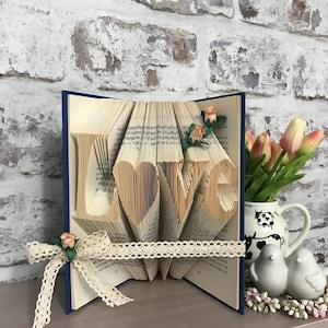 Book folding pattern, Love is the word, 438 pages