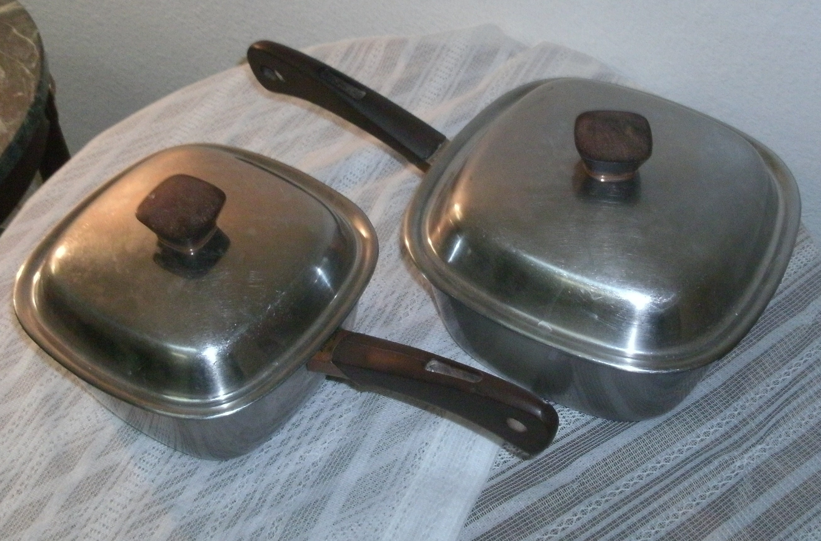 Hot stuff! Vintage 1950s saucepans & kitchenware in popular retro styles -  Click Americana