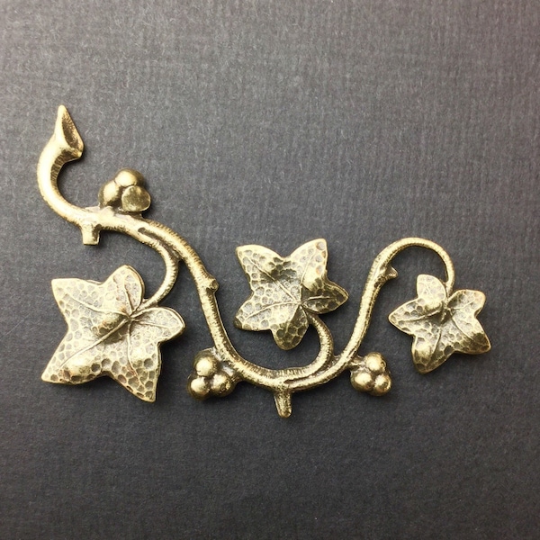 33233- Victorian Ivy Leaf Spray Jewelry Finding BRASS Ox