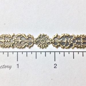 13233 - Ornamento floreale per gioielli in ottone Bue