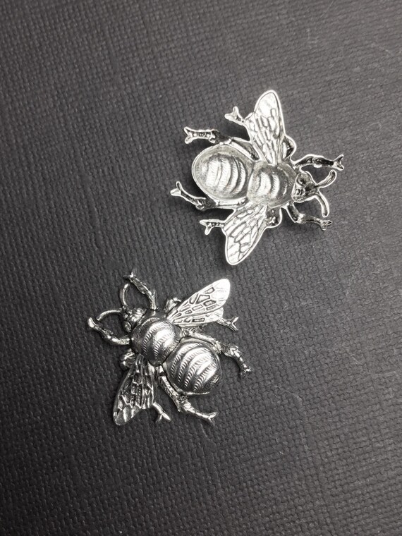 35484         4 Pc Matte Silver Oxidized Bee Hive Jewelry Finding Charm 