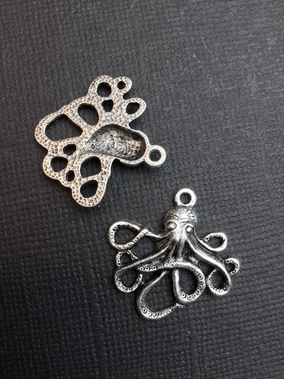 06003     2 Pc Brass Oxidized Small Octopus W/Ring Jewelry Pewter/Casting 