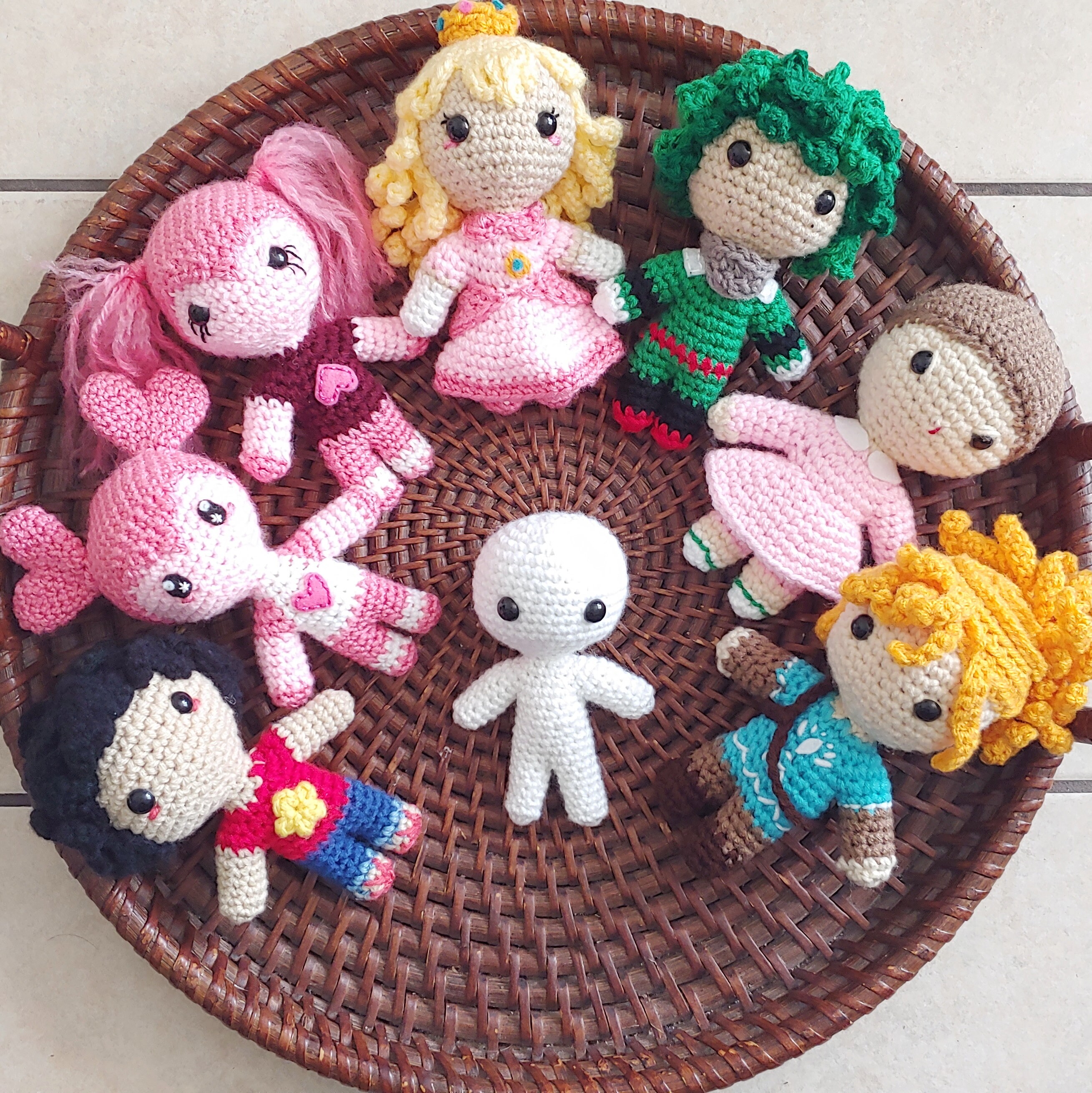 Curly Hair Tutorial for Amigurumi Crochet PDF Pattern// Build Ami Series // 4'' Chibi Plush Doll // DIY - Thumbnail 6
