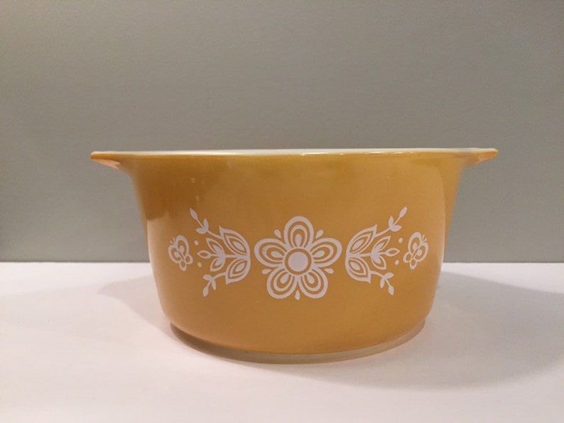Gold Vintage Pyrex 1Quart Casserole Bowl