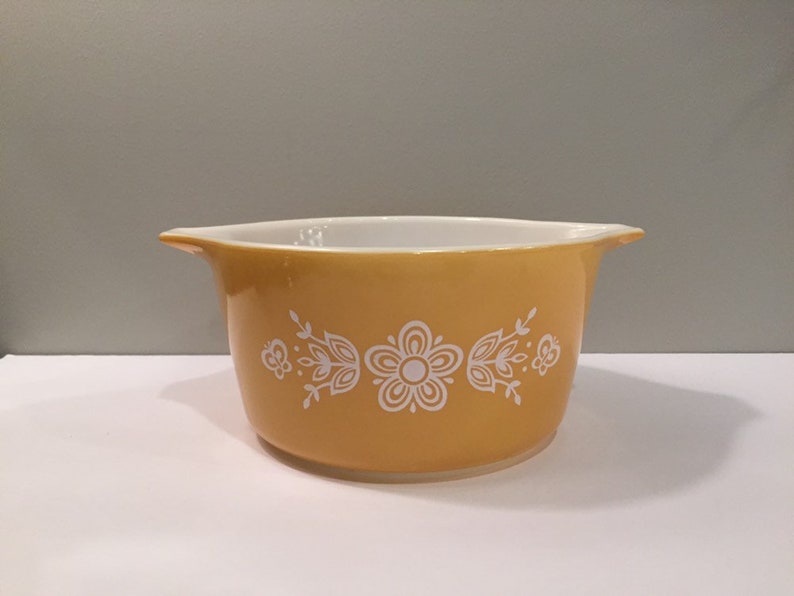Gold Vintage Pyrex 1Quart Casserole Bowl