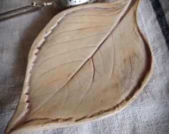 Handmade Pottery Leaf Trinket Dish Pottery Candy Dish Candy Tray Nature Themed Pottery Dressing Table Ring Dish Soap Dish Fall Leaf