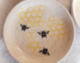 Handmade Rustic Pottery Spoon Rest Prep Bowl Cat Dish Farmhouse Kitchen Small Serving Bowl Bee Lover Pottery Natural Pottery Nature Lover
