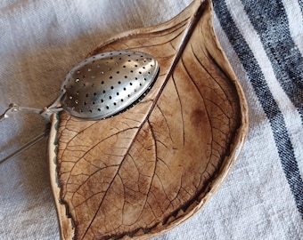 Handmade Pottery Leaf Trinket Dish Pottery Candy Dish Candy Tray Nature Themed Pottery Dressing Table Ring Dish Soap Dish Fall Leaf