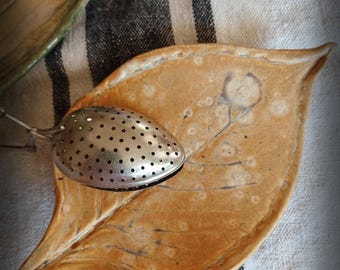 Handmade Pottery Leaf Trinket Dish Pottery Candy Dish Candy Tray Nature Themed Pottery Dressing Table Ring Dish Soap Dish Fall Leaf