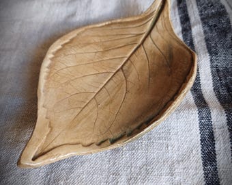 Handmade Pottery Leaf Trinket Dish Pottery Candy Dish Candy Tray Nature Themed Pottery Dressing Table Ring Dish Soap Dish Fall Leaf