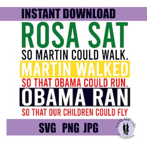Puede incluir: Una descarga digital de un diseño gráfico con el texto "ROSA SAT SO MARTIN COULD WALK. MARTIN WALKED SO THAT OBAMA COULD RUN. OBAMA RAN SO THAT OUR CHILDREN COULD FLY" en varios colores sobre un fondo negro. El texto está en negrita, fuente sin serifas. El gráfico también incluye el texto "SVG PNG JPG" y un logotipo con el texto "UniQ Attitude Creations".