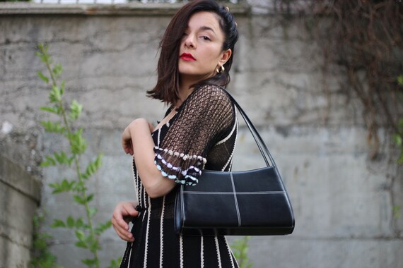 Vintage 90s contrast stitch leather baguette shoul