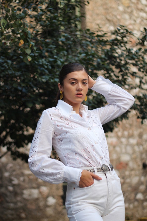 Vintage 70s white cotton embroidered blouse Dagger