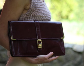 Vintage leather burgundy bag shoulder/crossbody/top handle handbag Large envelope clutch bag with golden hardware Structured shape