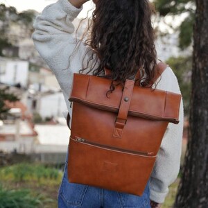 Tan Leder Roll Top Rucksack,Cognac Kunstleder Rucksack,Vegan Leder,Foldover Rucksack,Reisetasche,Wasser Beständiger Rucksack,Vegan Handtasche
