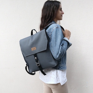 Sac à dos à rabat gris/sac à dos végétalien/sac à dos de bureau ville/sac de jour végétalien/sac résistant à l'eau sac à dos minimaliste/cartable en toile/sakka fait main