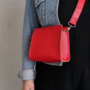 Gürteltasche aus Leder mit abnehmbarem Riemen, Gürteltasche, Bauchtasche aus veganem Leder, rote Kupplung, vegane Ledertasche