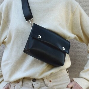 Schwarze Gürteltasche, Gürteltasche, Gürteltasche, Vegane Leder Clutch, veganes Geschenk für sie, Crossbody-Geldbeutel, Mini-Handtasche aus Kunstleder