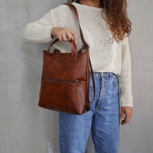 Petit sac à bandoulière convertible, sac à main en cuir végétalien marron, sac fourre-tout fait main, sac à main anti-cruauté, sac pour femme résistant à l'eau