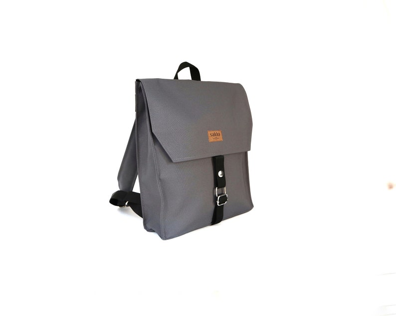 Grauer Rucksack mit Klappe/veganer Tornister/Bürorucksack City/Rucksack vegan/wasserfester Rucksack/Canvas Ranzen/ Sakka Bild 6