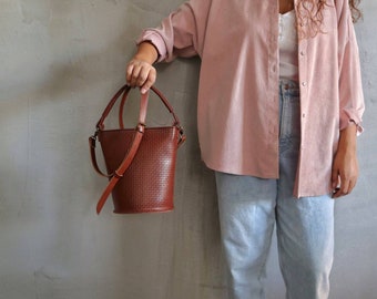 Woven Leather Bucket Bag,Top Handle Cylindrical Bag Basket Pouch,Vegan Leather Rattan Purse,Brown Crossbody Handbag Women,Shoulder Tote Bag