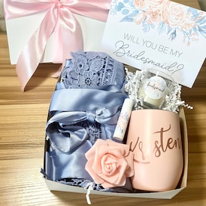 BRIDESMAID GIFTS BOX Satin Lace Robe Wine Tumbler Best Bridesmaid proposal box with robe 2022 Bridesmaid robe Box with ribbon