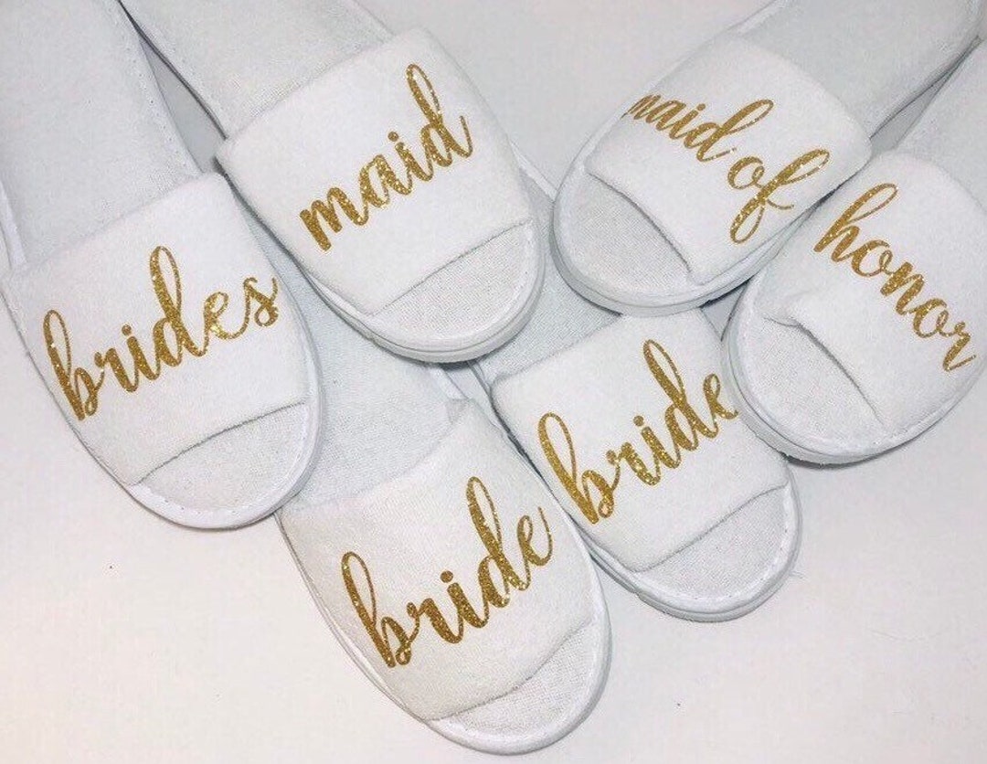 BRIDESMAID SLIPPERS PERSONALIZED Slippers Names on Slippers - Etsy