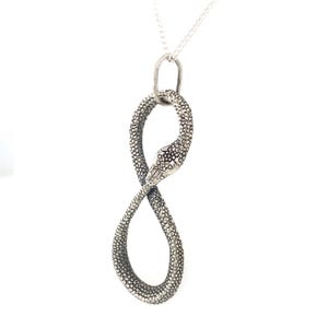 Pingente Ouroboros Infinito Python em Prata de Lei Maciça ou Ouro 14k - Joia Serpente imagem 6