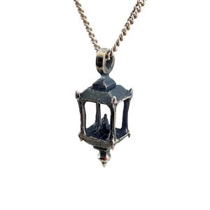 Laternenanhänger aus massivem Sterlingsilber oder 14-karätigem Gold – Memento Mori Schmuck