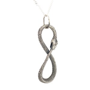Pingente Ouroboros Infinito Python em Prata de Lei Maciça ou Ouro 14k - Joia Serpente imagem 4
