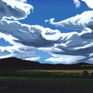 Puede incluir: Una pintura de un paisaje con un cielo azul y nubes blancas. Las nubes est&aacute;n dispuestas en un patr&oacute;n de remolino, y el cielo es de un azul brillante. En primer plano, hay un campo de hierba verde y una l&iacute;nea de &aacute;rboles. La pintura est&aacute; firmada "Coppen" en la esquina inferior izquierda.