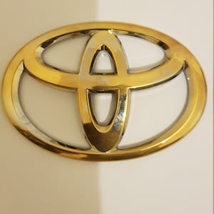24K TOYOTA CAR BADGE