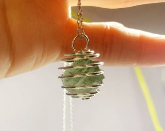 100%  Natural Czech moldavites, Healing Jewelry, Healing Crystal Necklace moldavites, Crystal Meteorite Pendant/ genuine Moldavite tektite