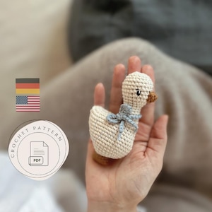 Amigurumi crochet pattern Mika the little goose (Digital download in German and English)